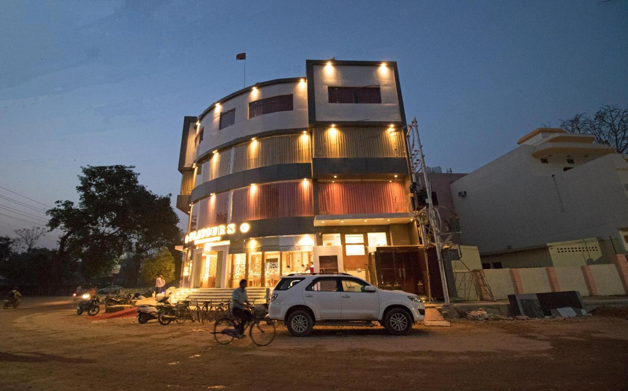 Capital O 36986 Hotel Vagmi - Varanasi, Varanasi